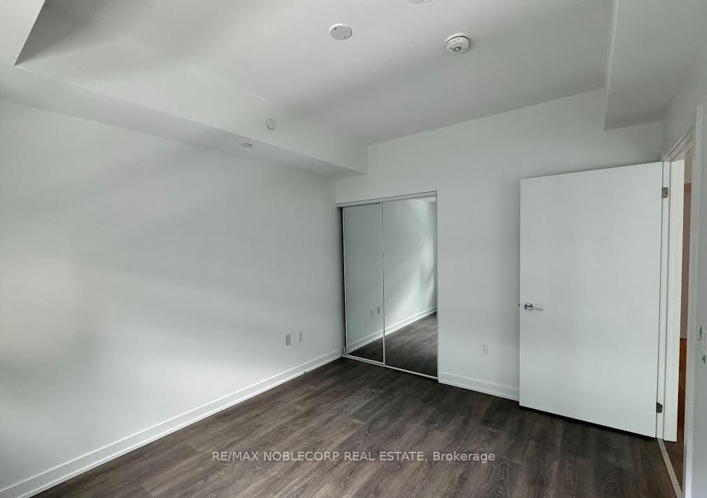 337 D-1614 Charles St, Whitby, view 5