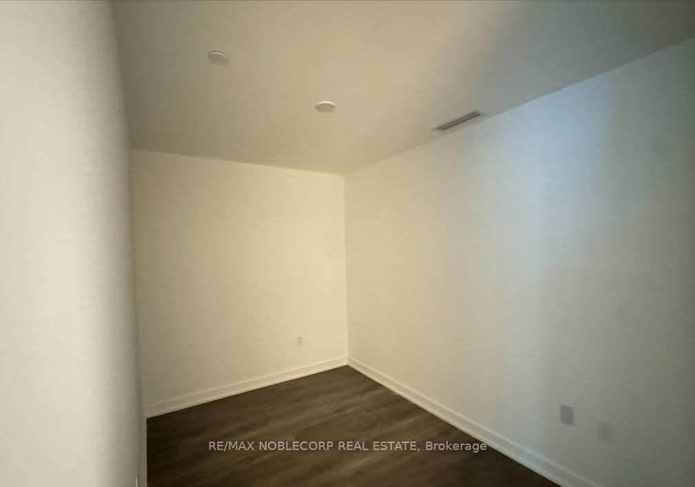 337 D-1614 Charles St, Whitby, view 6