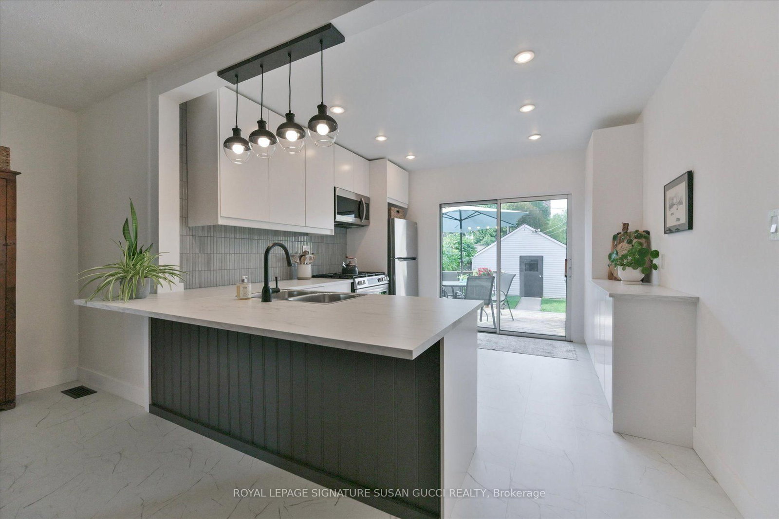 2 Sutherland Avenue • Toronto, ON photo 12