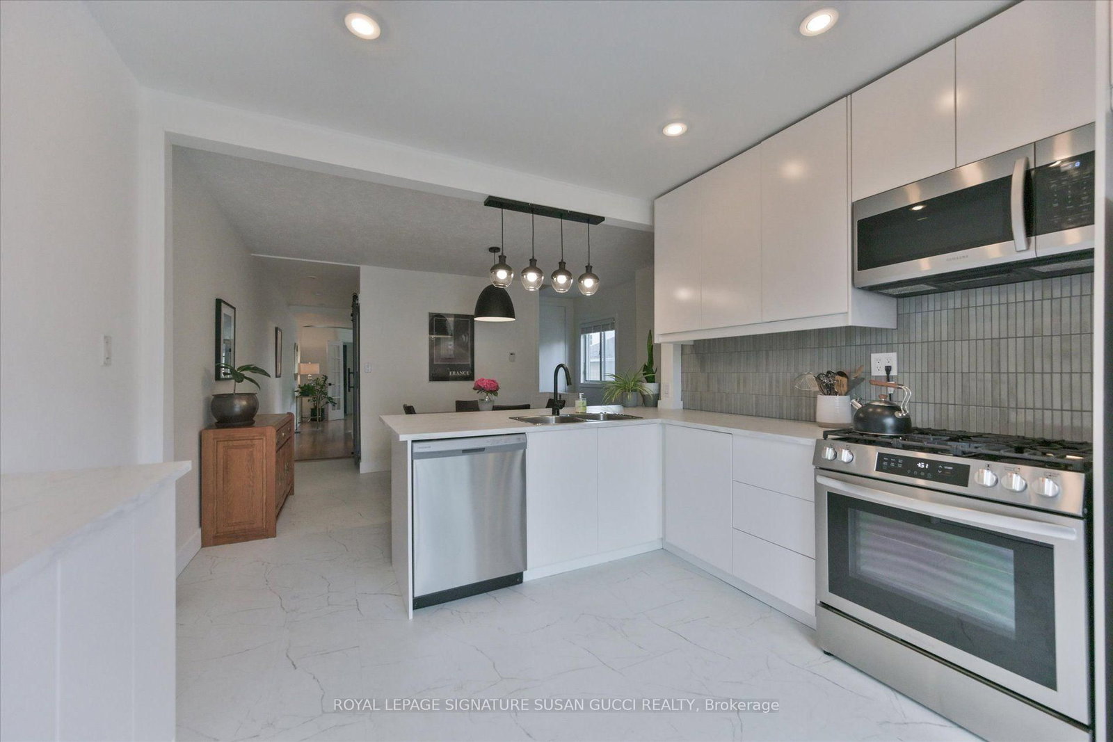2 Sutherland Avenue • Toronto, ON photo 13
