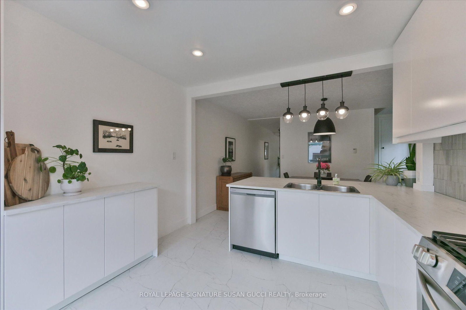 2 Sutherland Avenue • Toronto, ON photo 15
