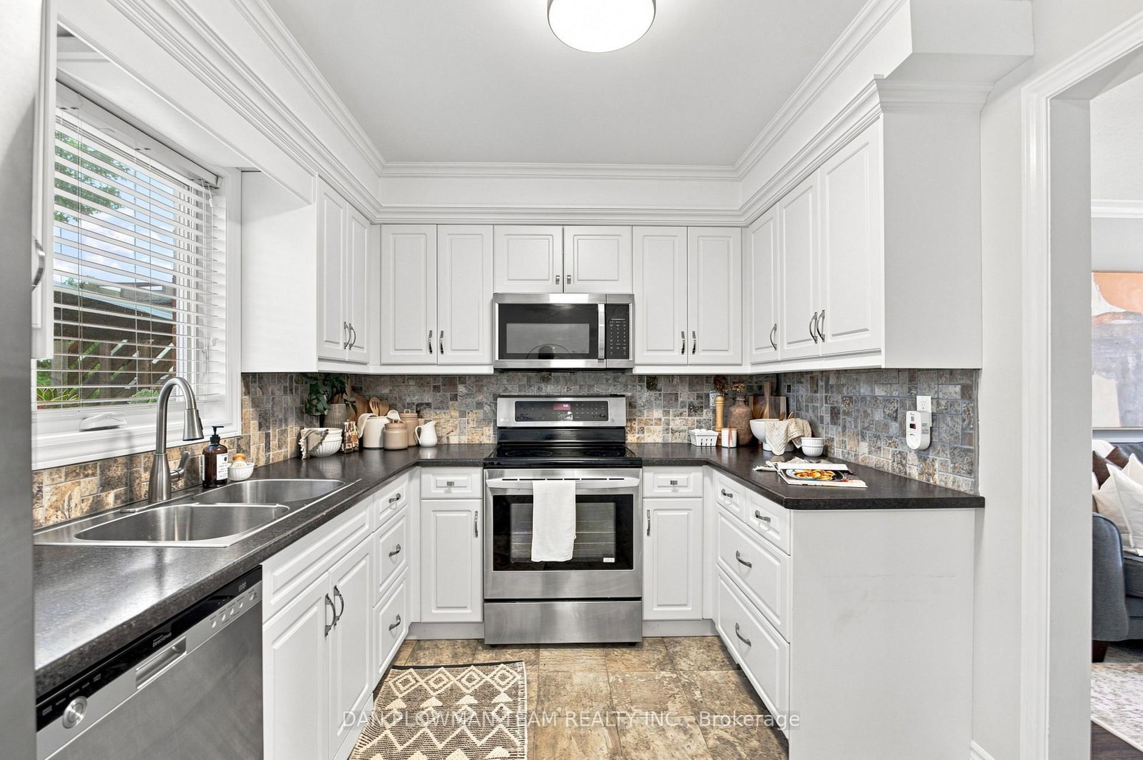 86 Barnes Drive • Ajax, ON photo 10
