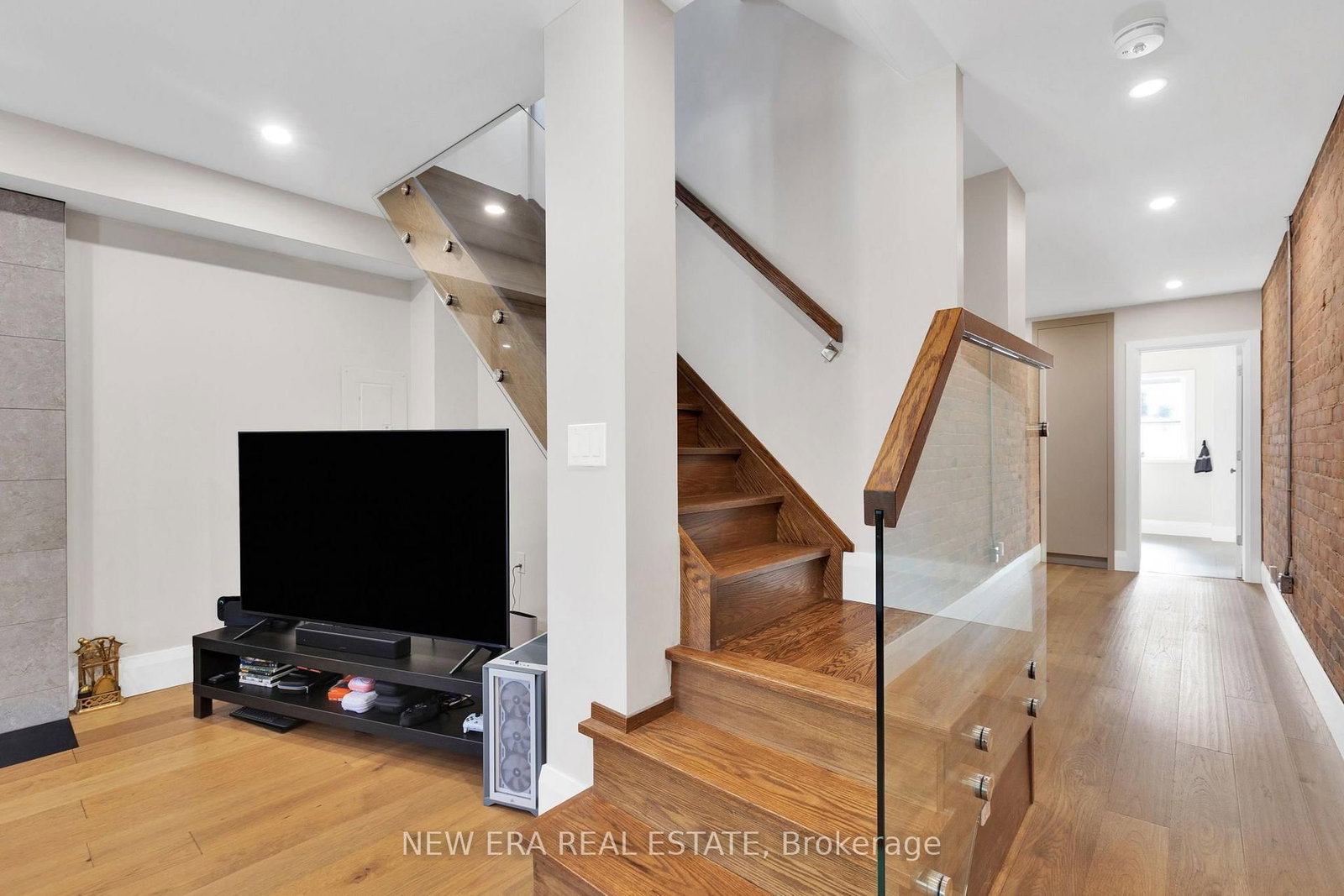360 Woodbine Avenue • Toronto, ON photo 12
