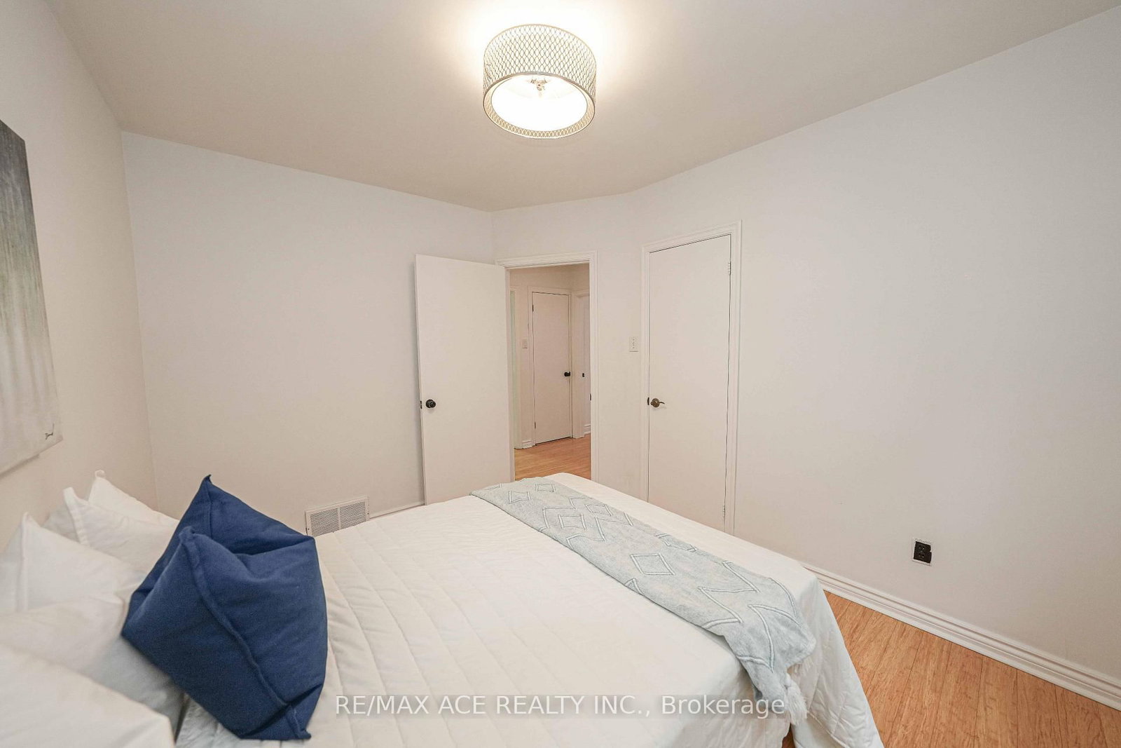 59 Lilian Drive • Toronto, ON photo 10