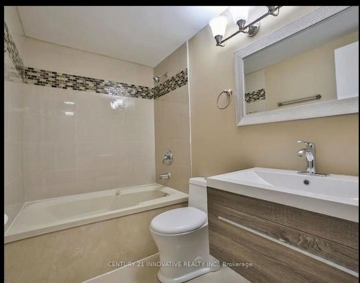 1 Massey Square • #609 • Toronto, ON photo 22