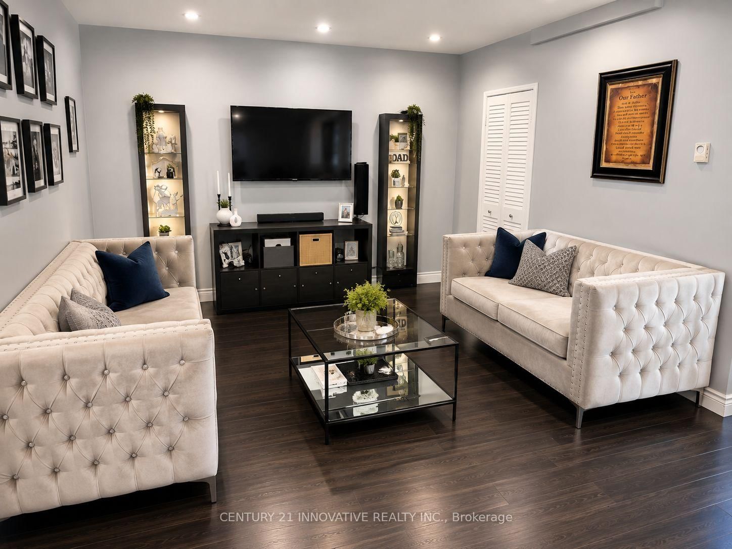 1 Massey Square • #609 • Toronto, ON photo 4