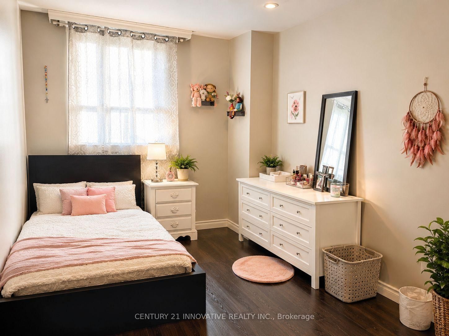 1 Massey Square • #609 • Toronto, ON photo 8