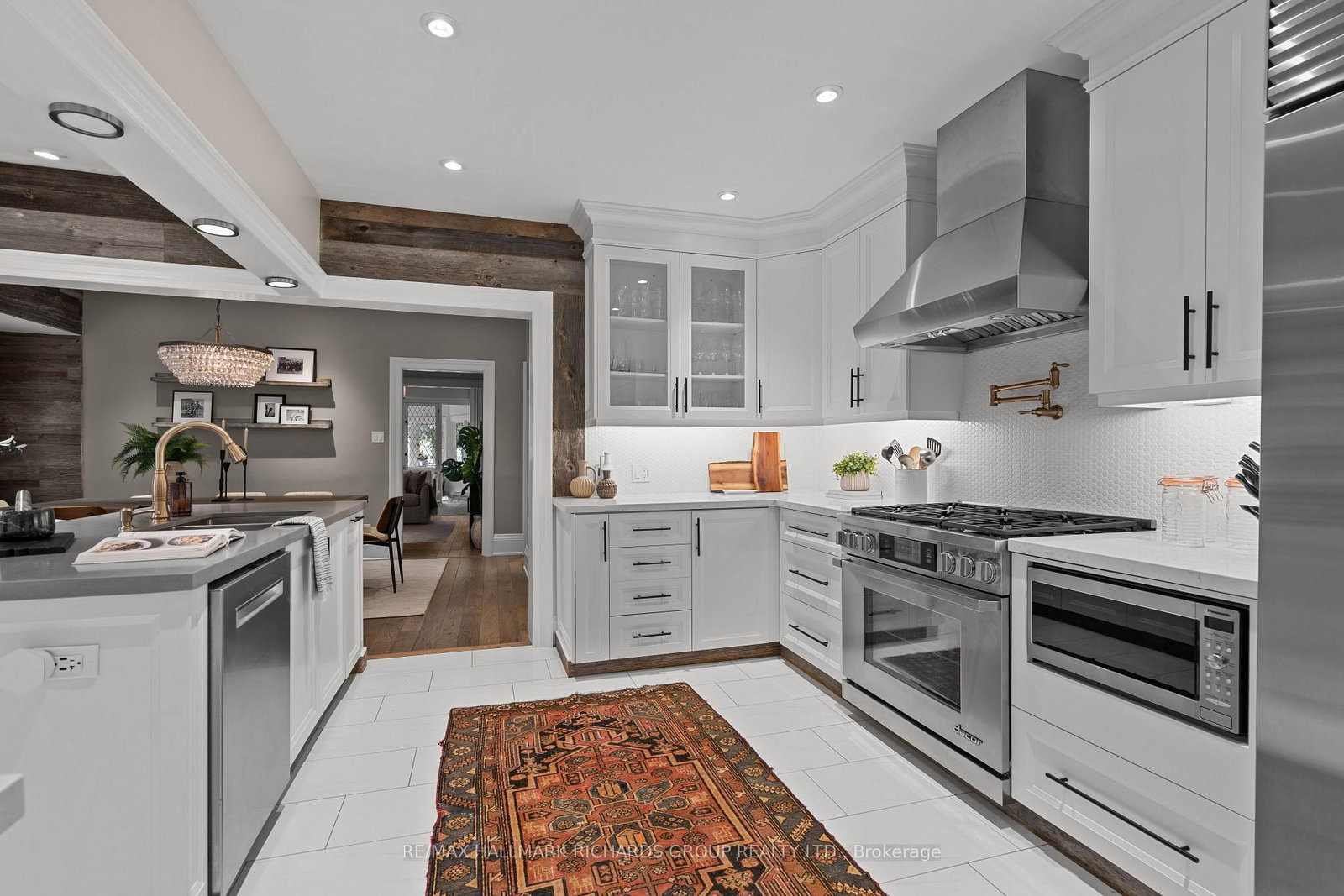 49 Lee Avenue • Toronto, ON photo 10