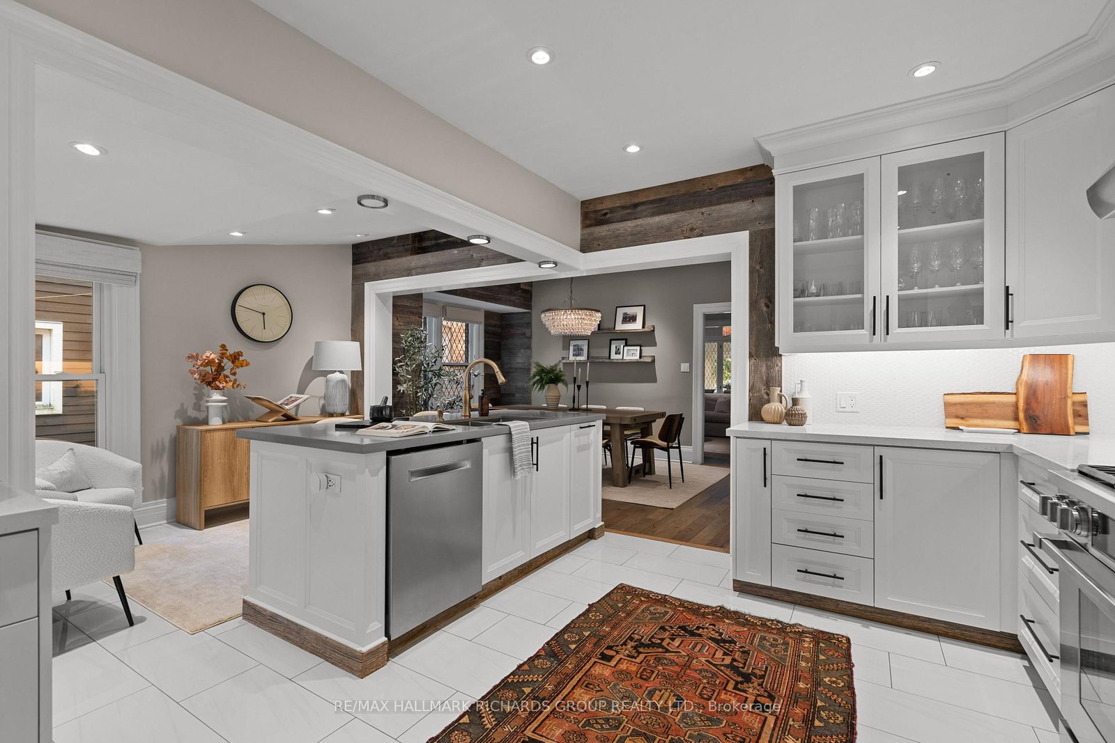 49 Lee Avenue • Toronto, ON photo 11