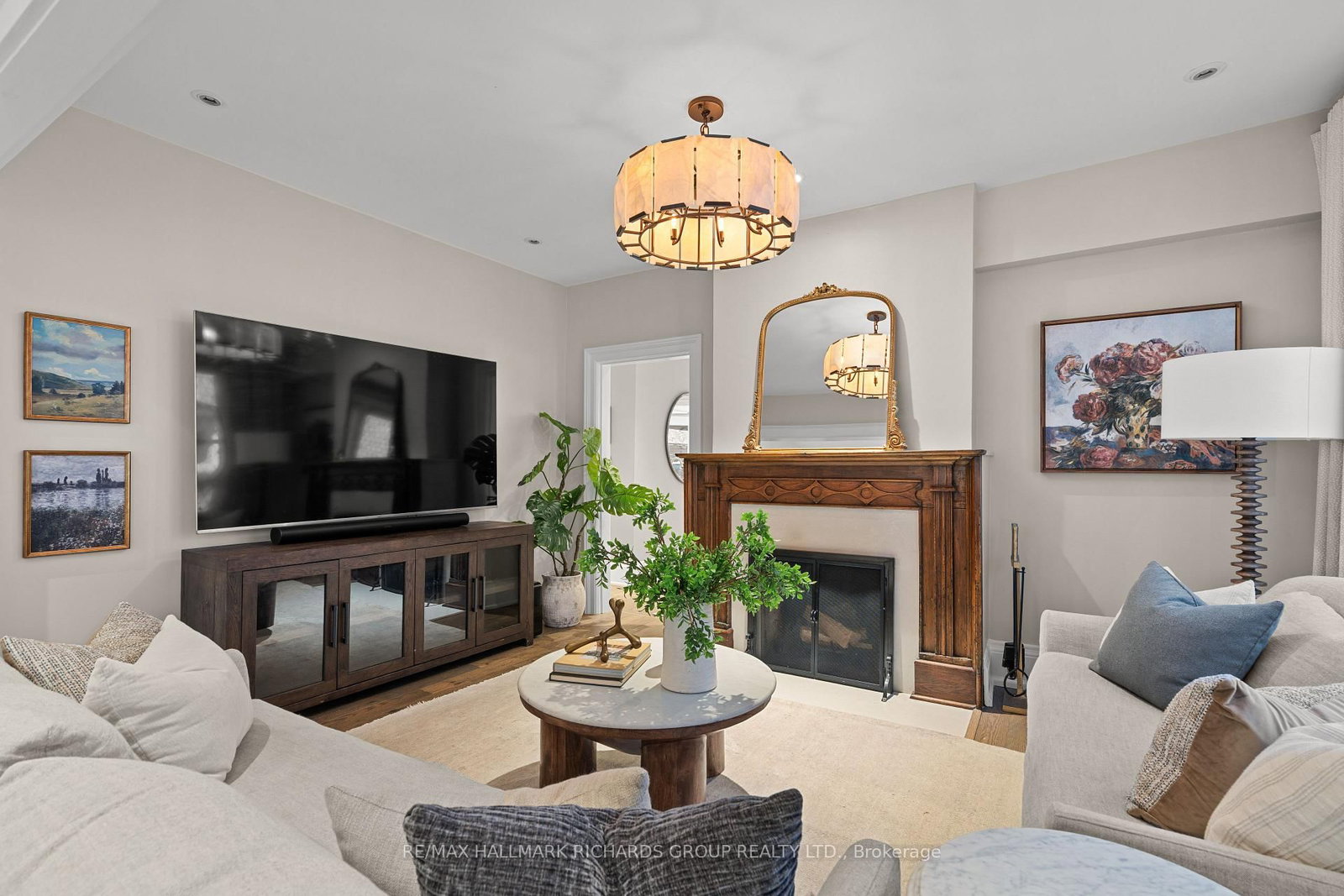 49 Lee Avenue • Toronto, ON photo 4