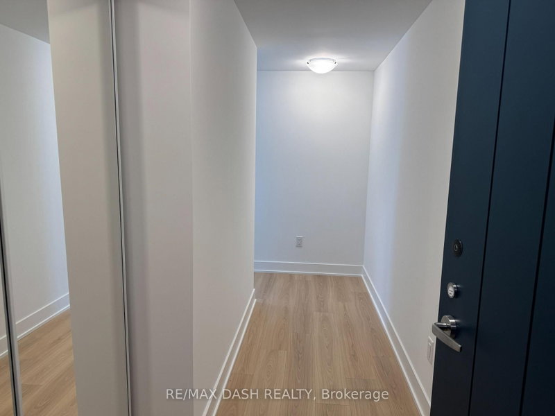 1226 - 2545 Simcoe Street N