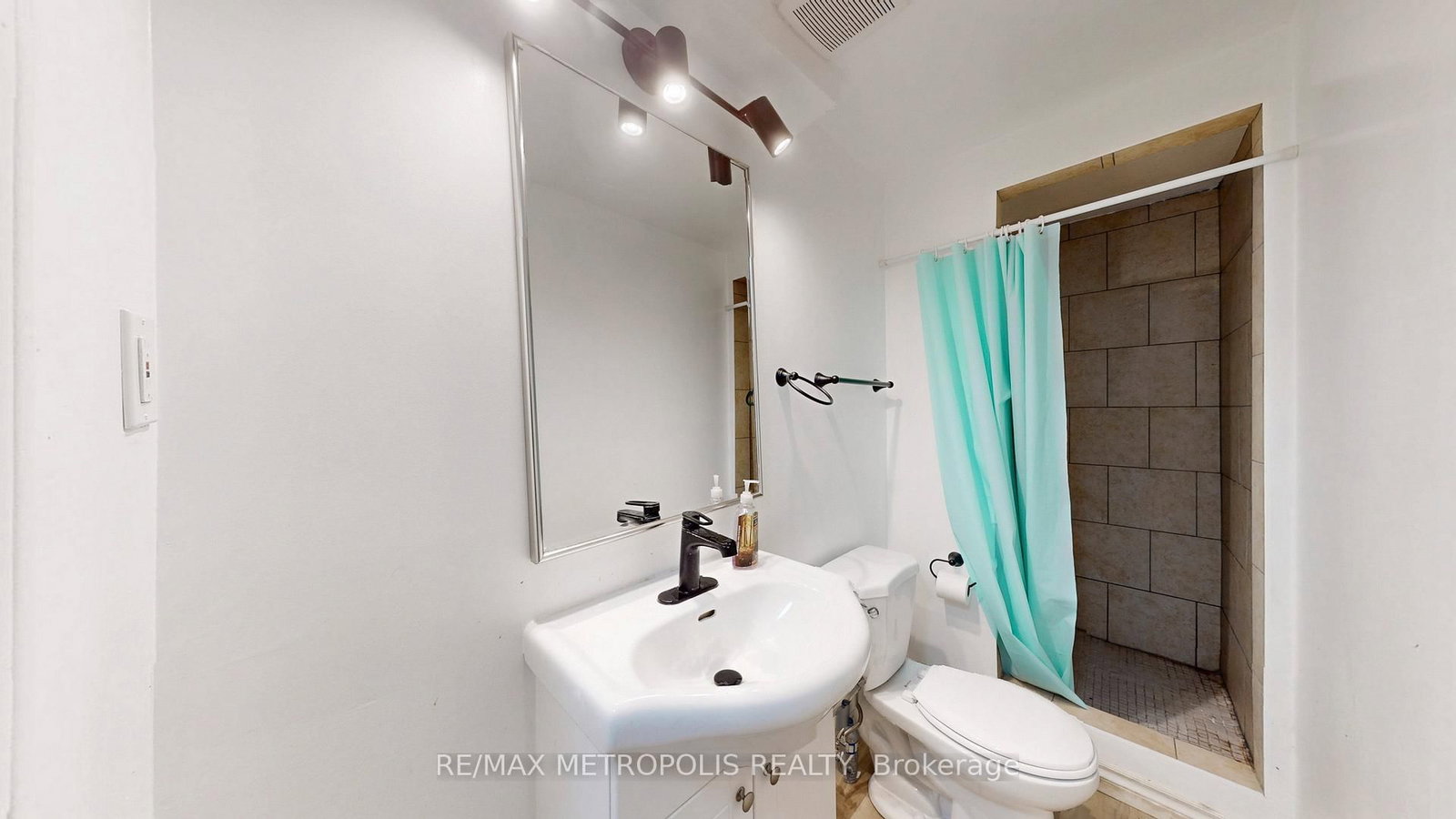 601 Galahad Drive • #19 • Oshawa, ON photo 39