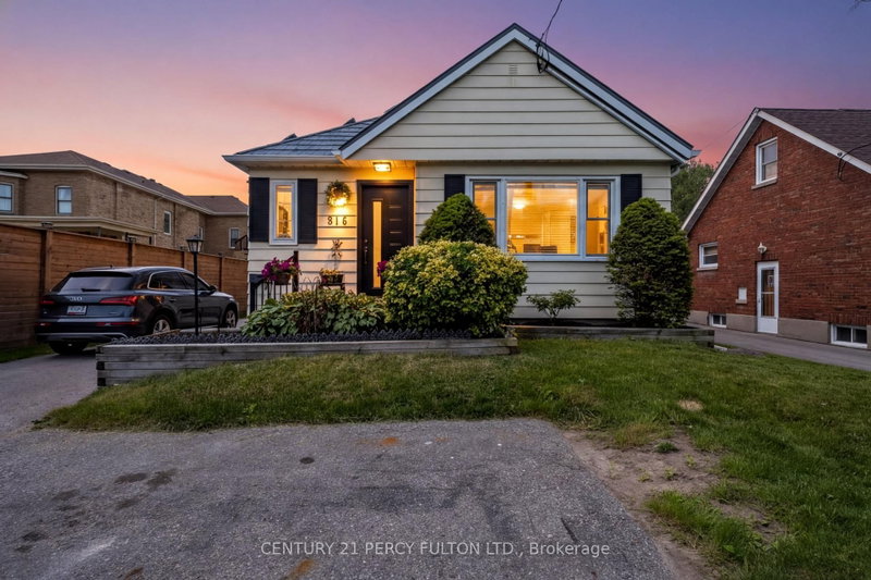 816 SIMCOE Street N N