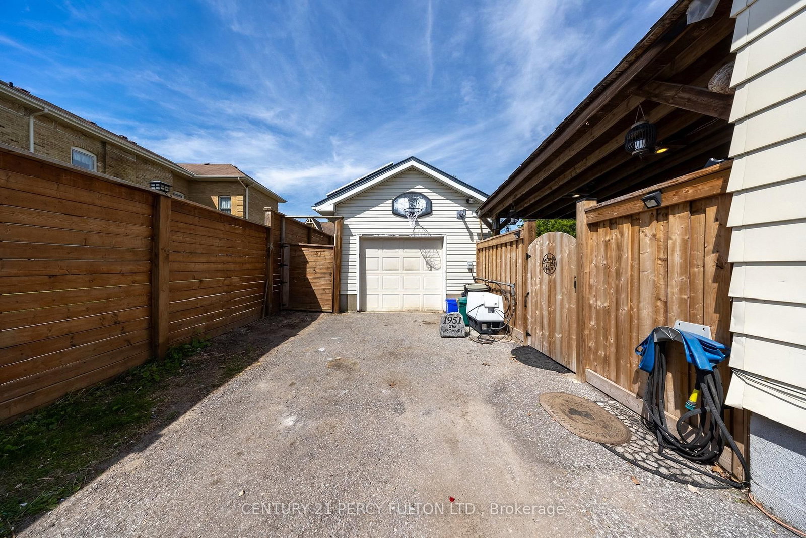 816 SIMCOE Street N • Oshawa, ON photo 25