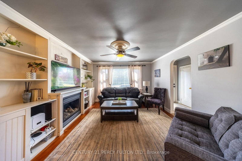 816 SIMCOE Street N N