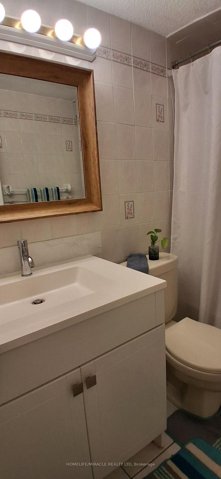1 Massey Square • #1618 • Toronto, ON photo 27