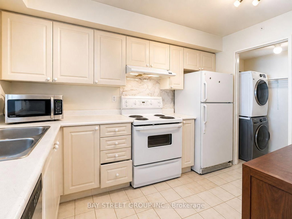 510 - 18 Lee Centre Drive 4