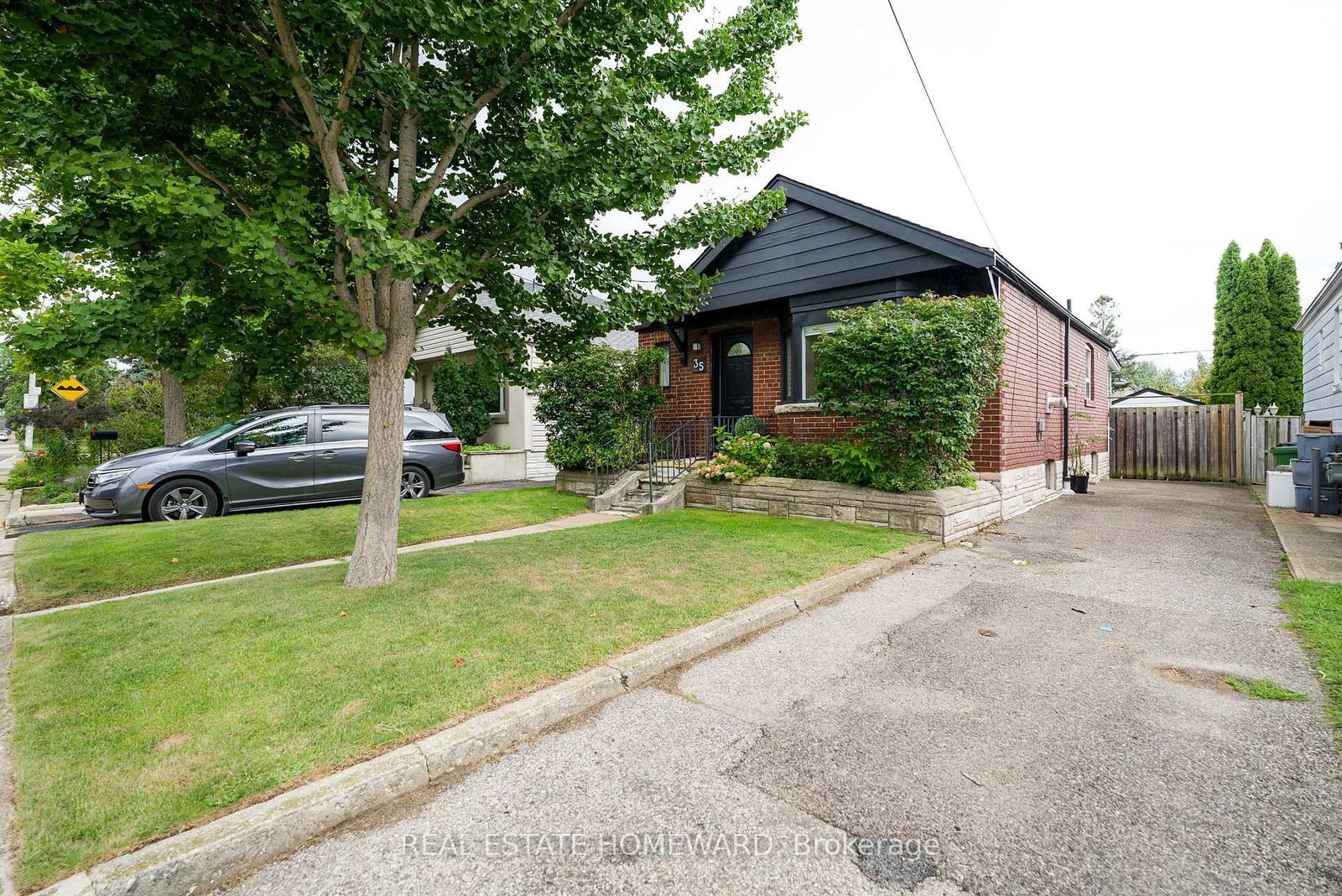 35 Memorial Park Avenue • Toronto, ON photo 20