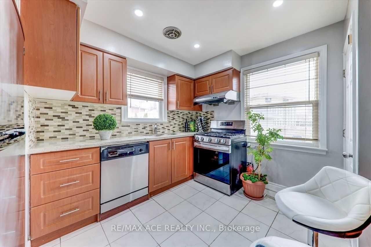 Main - 137 Janray Drive, Toronto 5