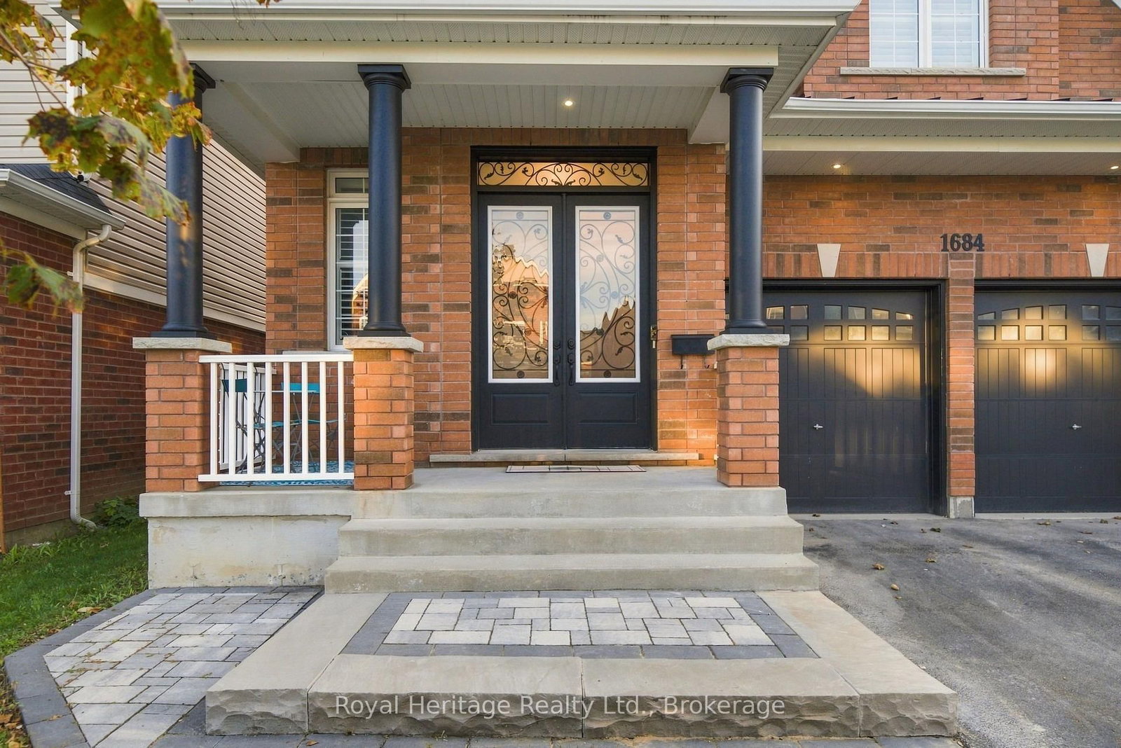 1684 WILLIAM LOTT Drive • Oshawa, ON photo 2