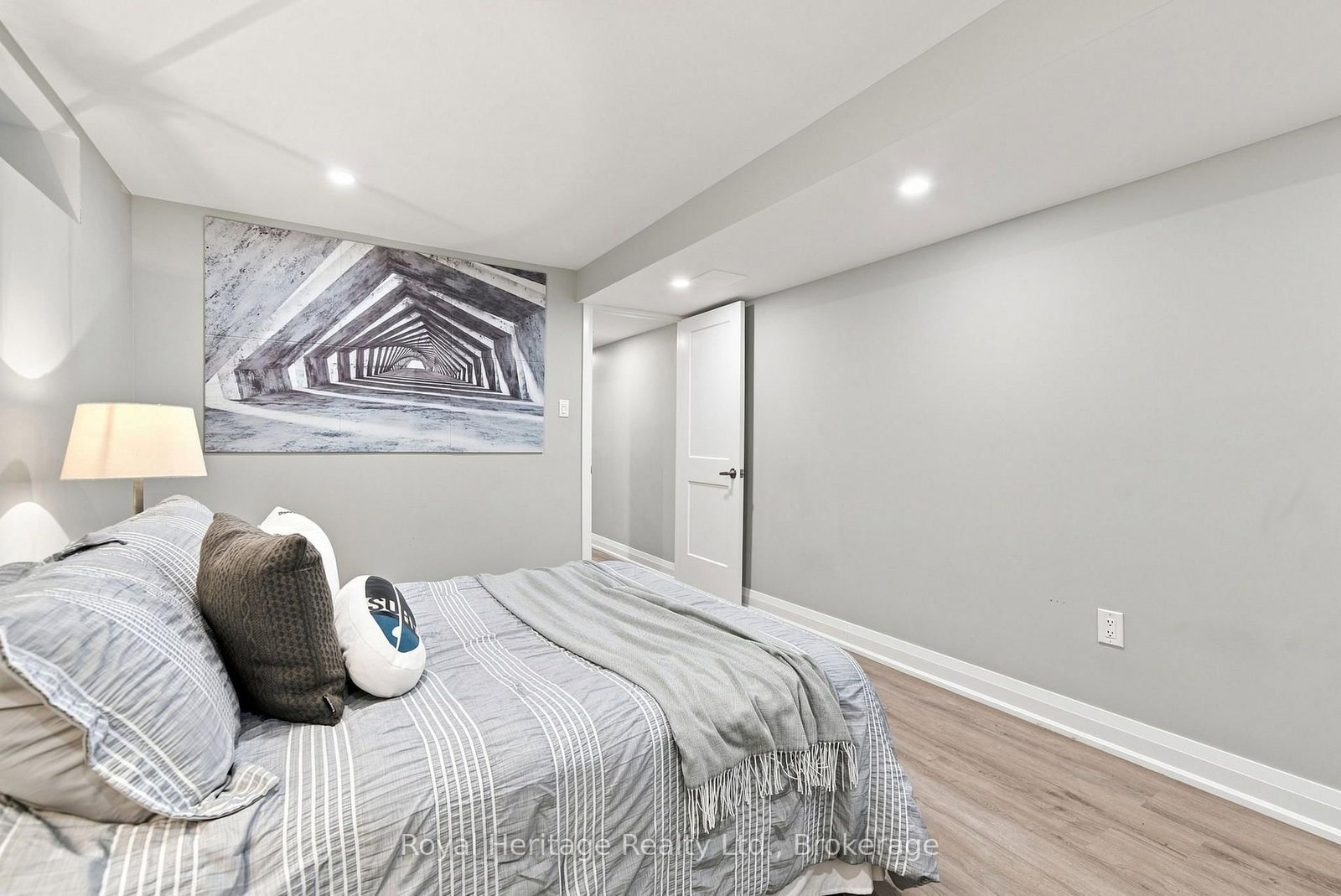 1684 WILLIAM LOTT Drive • Oshawa, ON photo 38