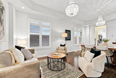 1684 WILLIAM LOTT Drive • Oshawa, ON photo 7