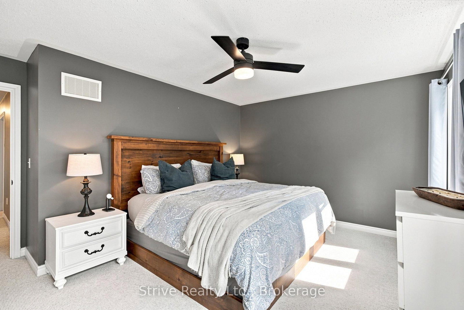 28 Woolacott Lane • Clarington, ON photo 21