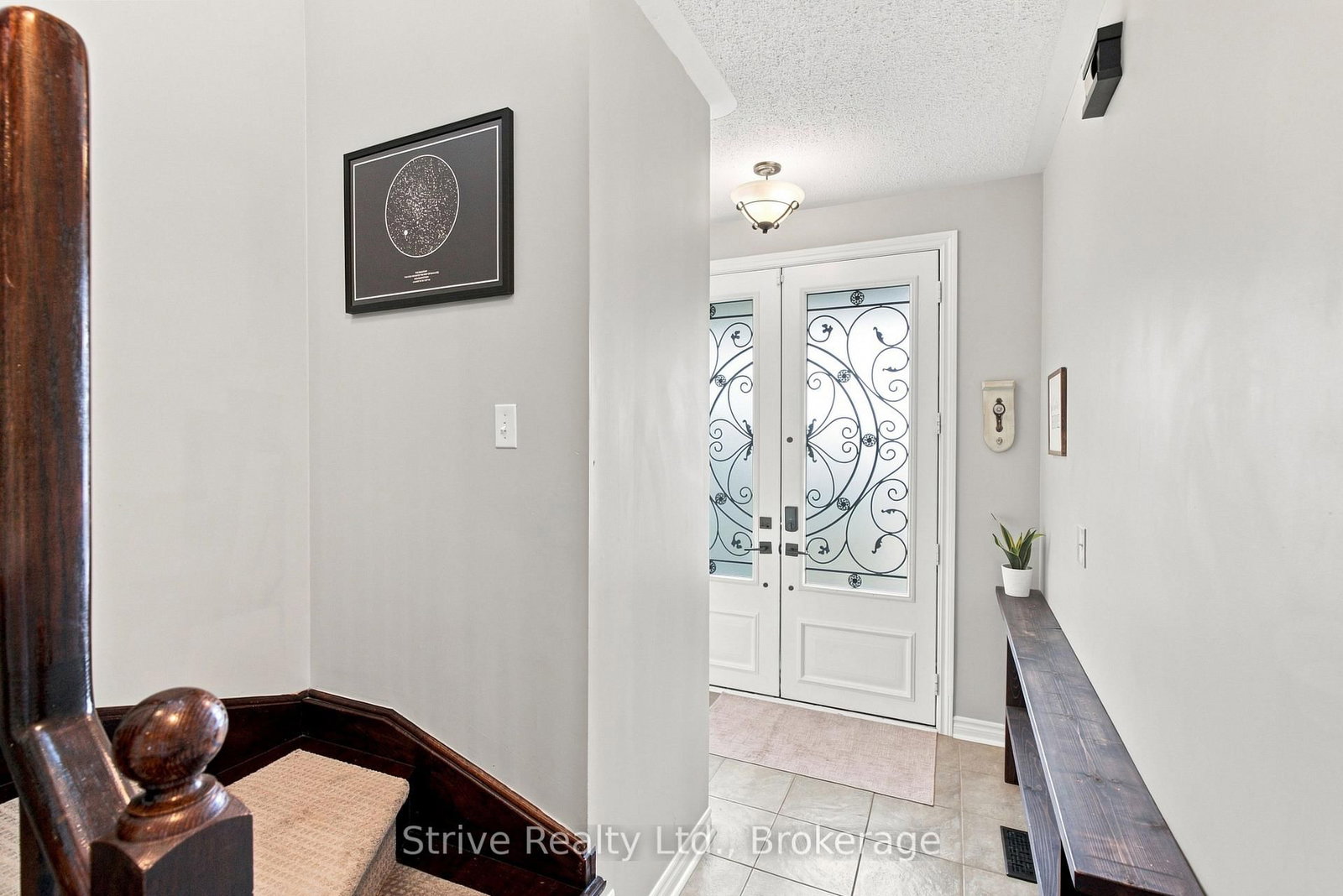 28 Woolacott Lane • Clarington, ON photo 4