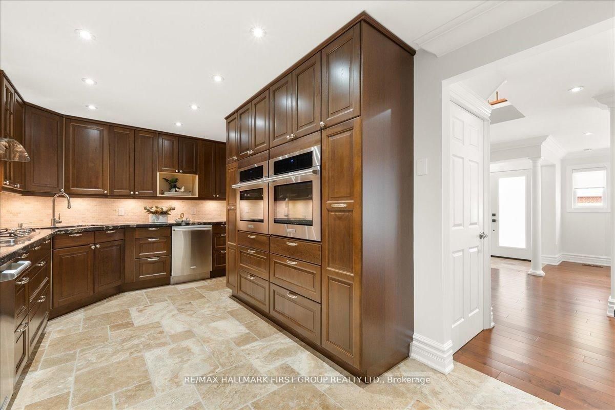 986 Mountcastle Crescent • Pickering, ON photo 11