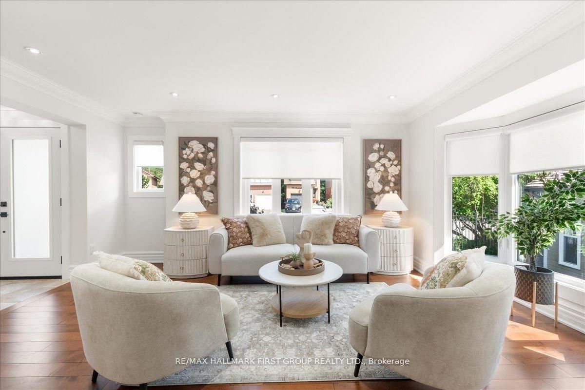 986 Mountcastle Crescent • Pickering, ON photo 6