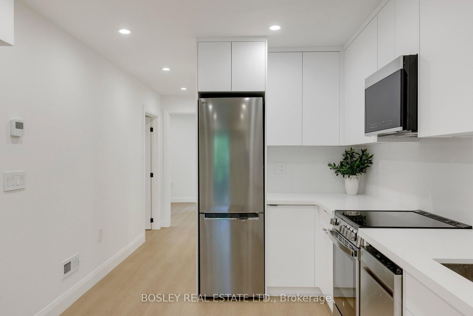 B-225 Gainsborough Rd, Toronto, view 12