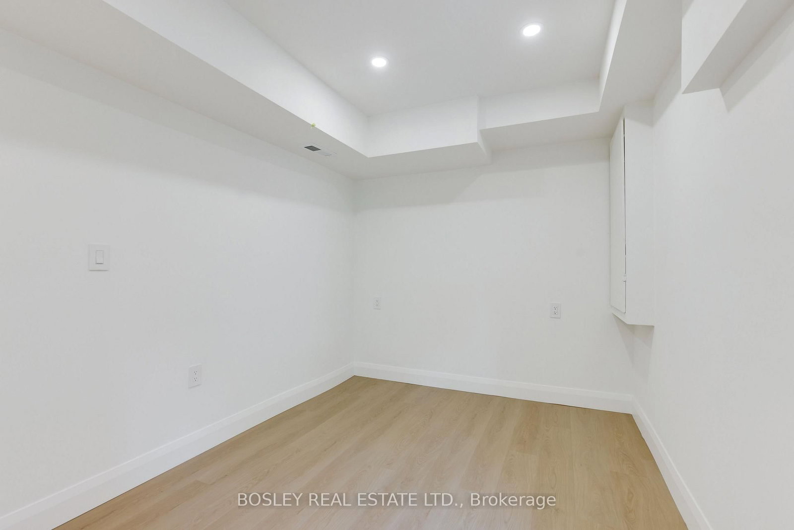 B-225 Gainsborough Rd, Toronto, view 14
