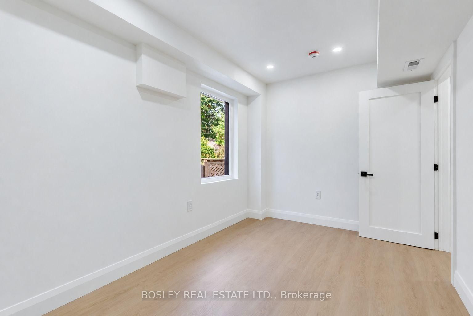 B-225 Gainsborough Rd, Toronto, view 15