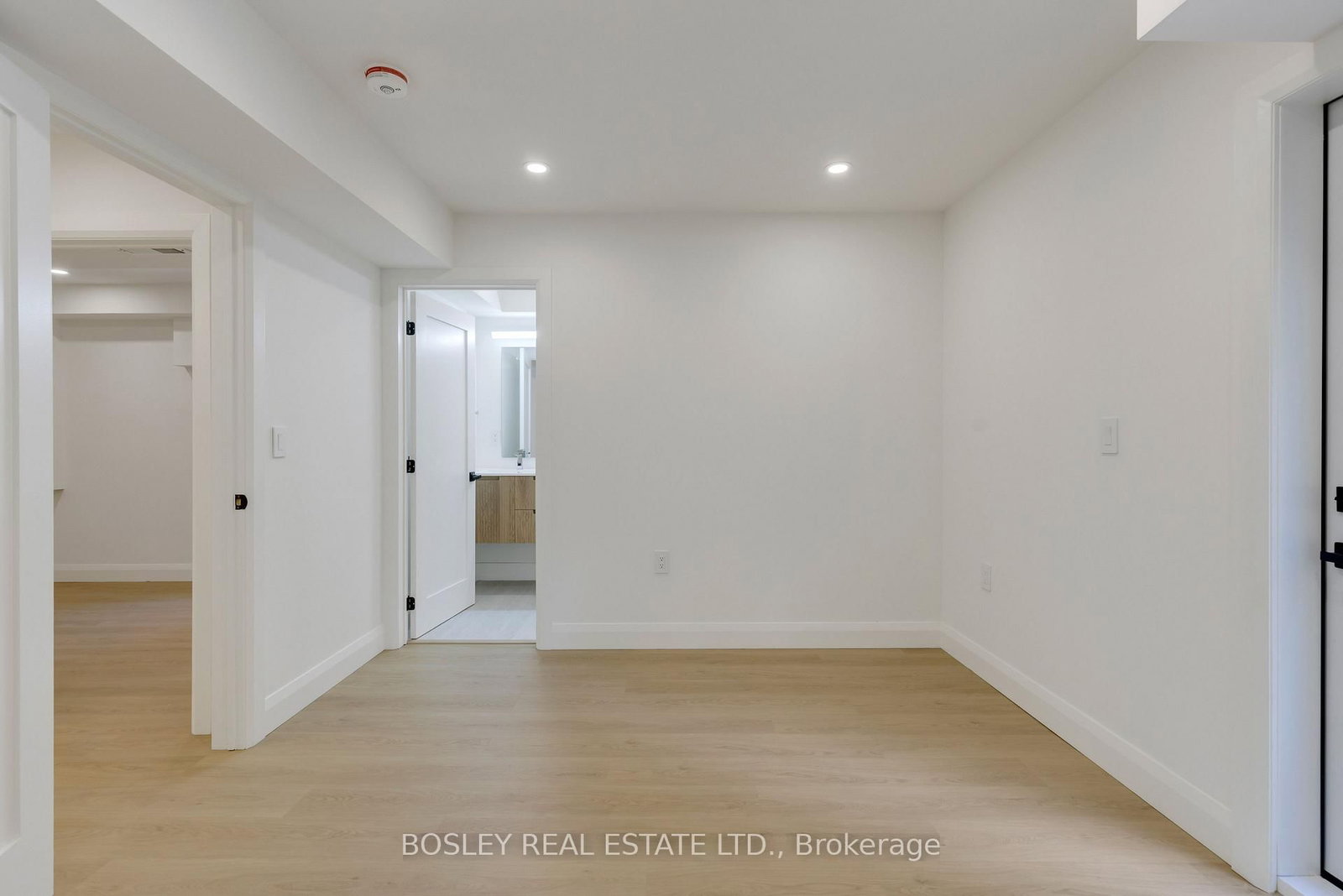 B-225 Gainsborough Rd, Toronto, view 19