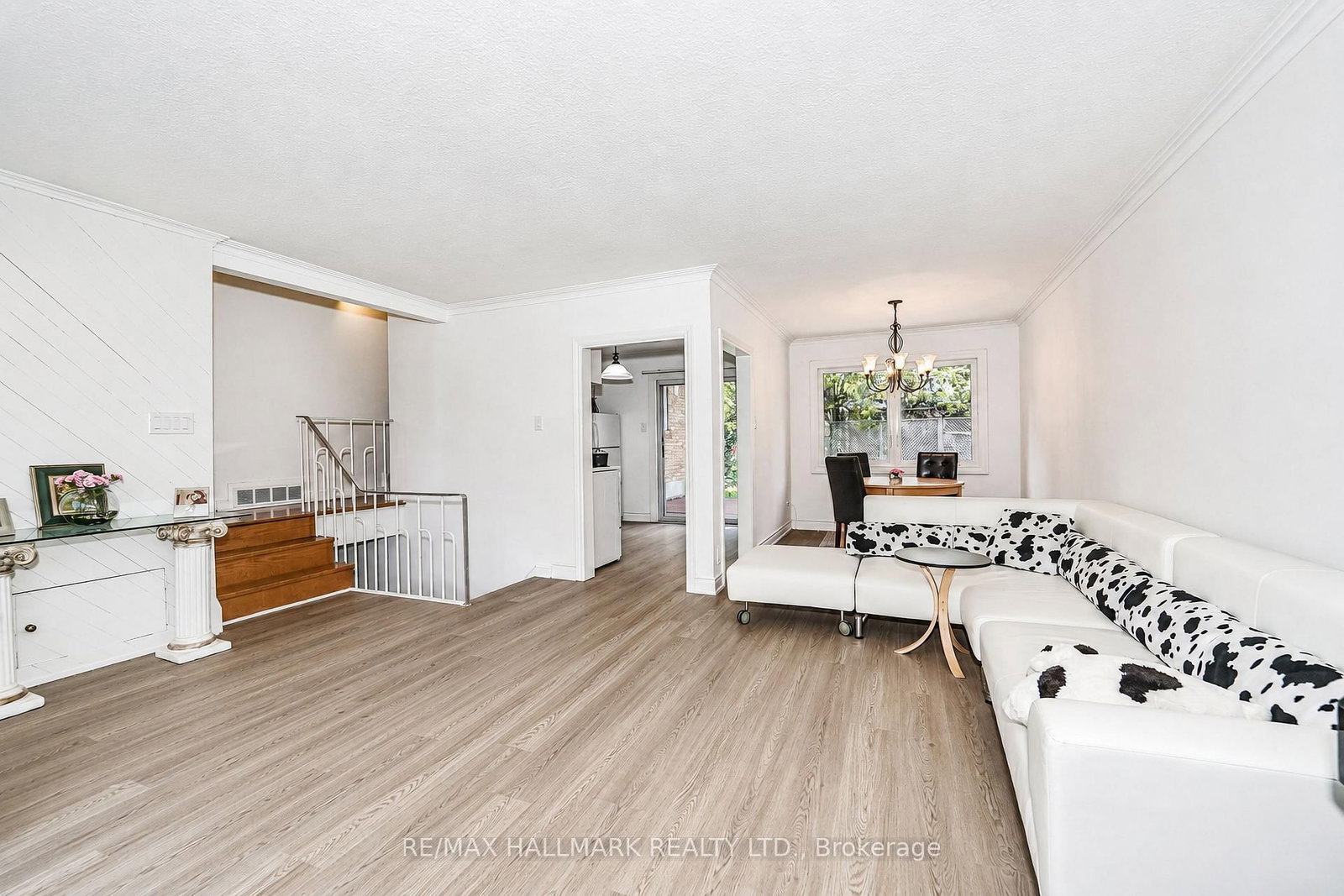 54 Charlemont Crescent • Toronto, ON photo 11
