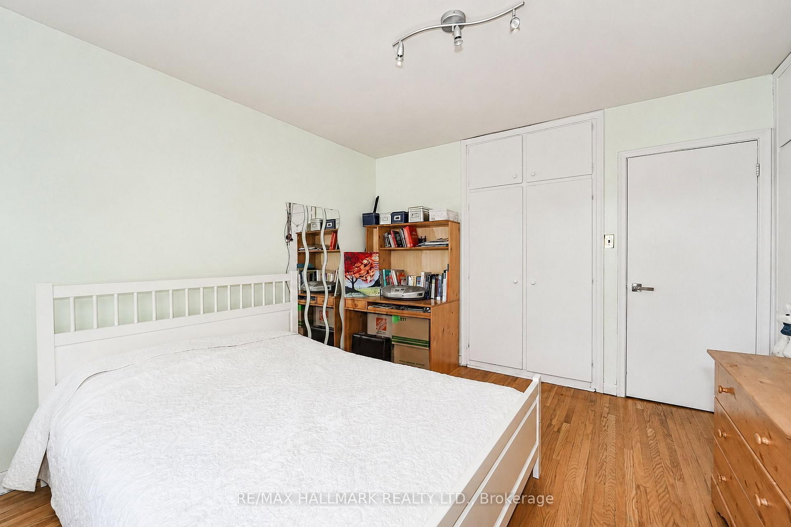 54 Charlemont Crescent • Toronto, ON photo 18