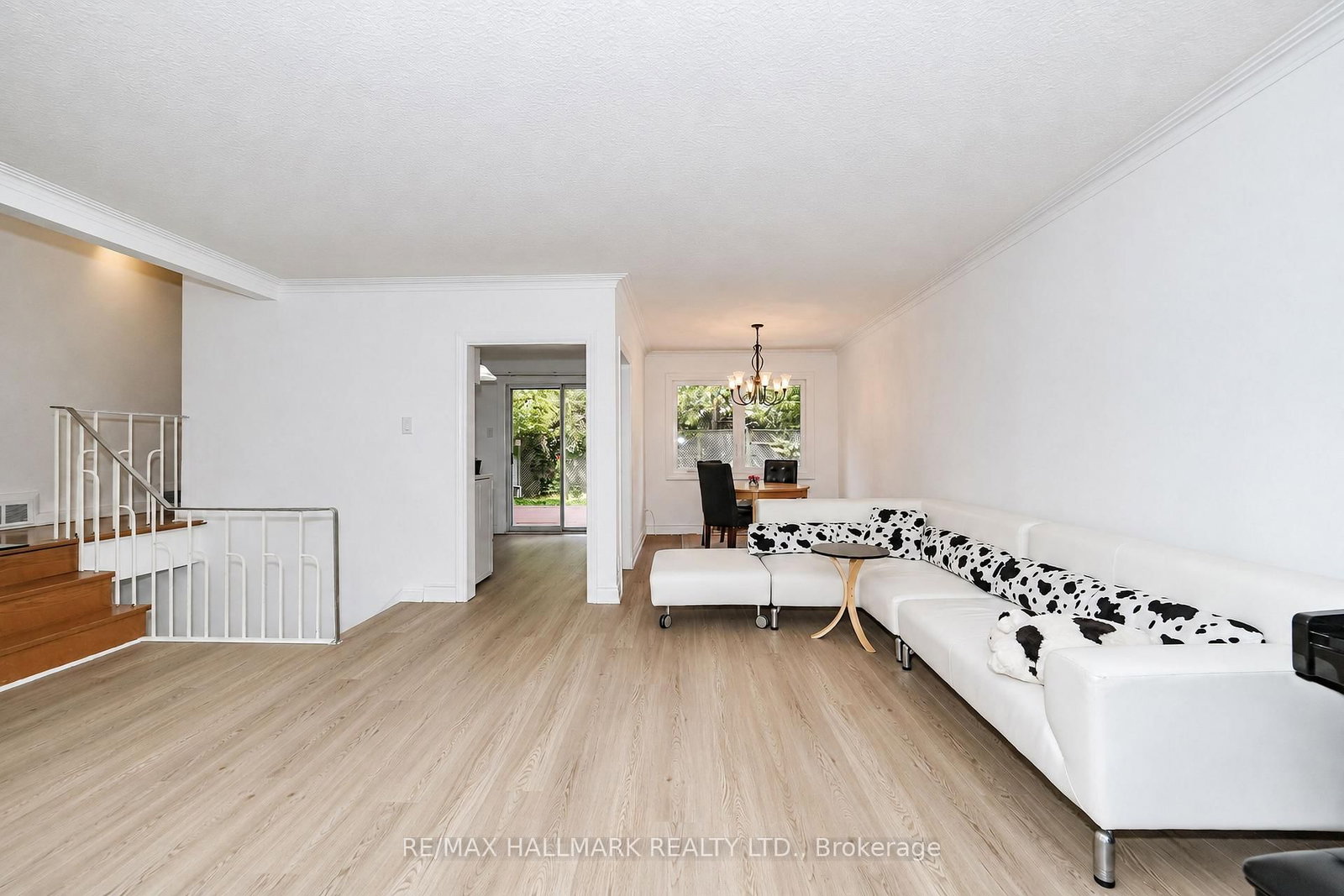 54 Charlemont Crescent • Toronto, ON photo 9