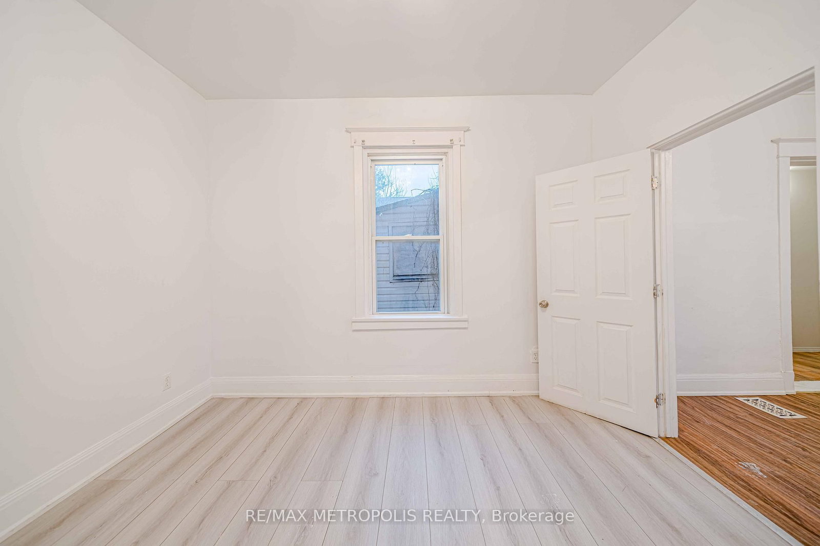 240 Division Street • Oshawa, ON photo 11