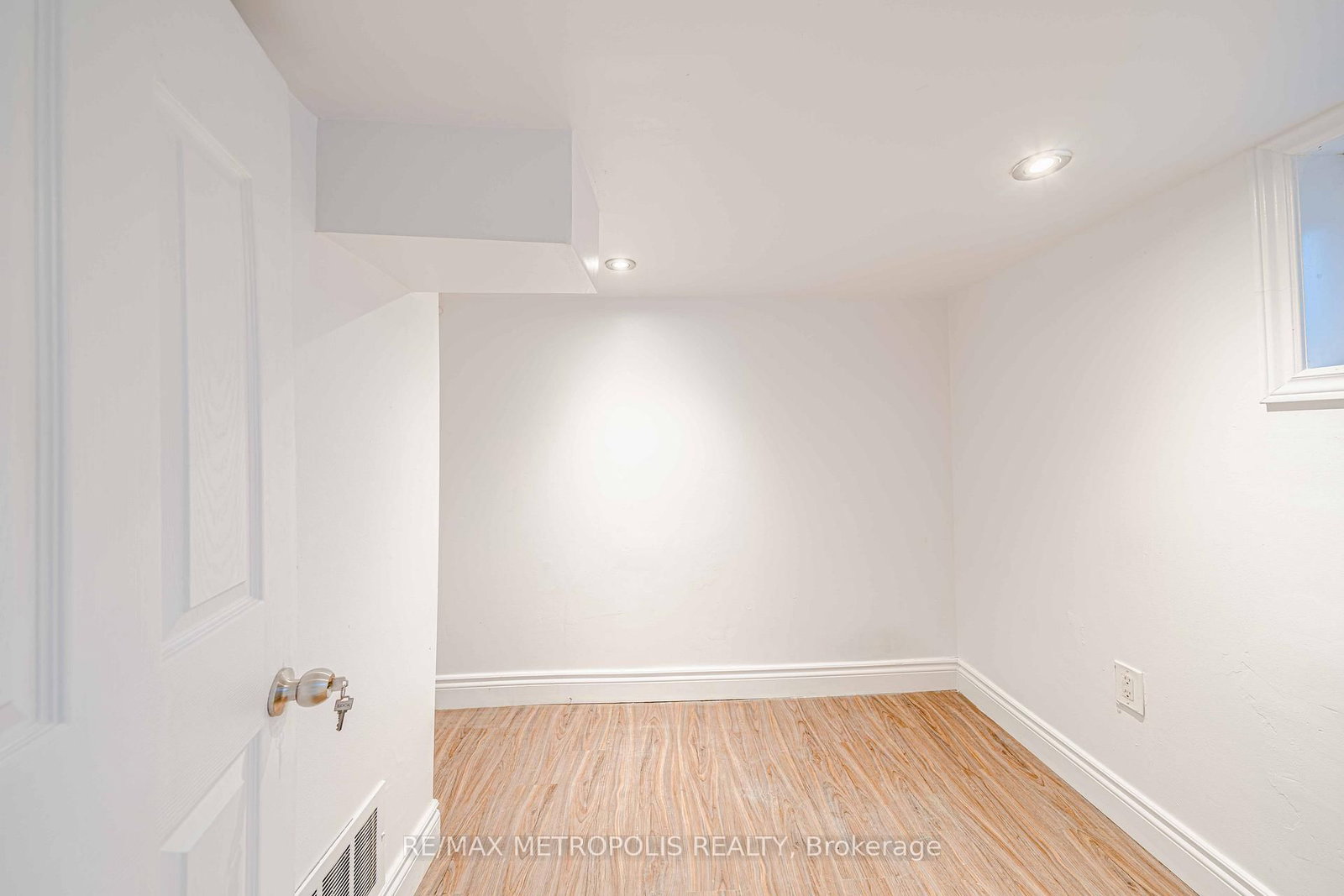 240 Division Street • Oshawa, ON photo 21