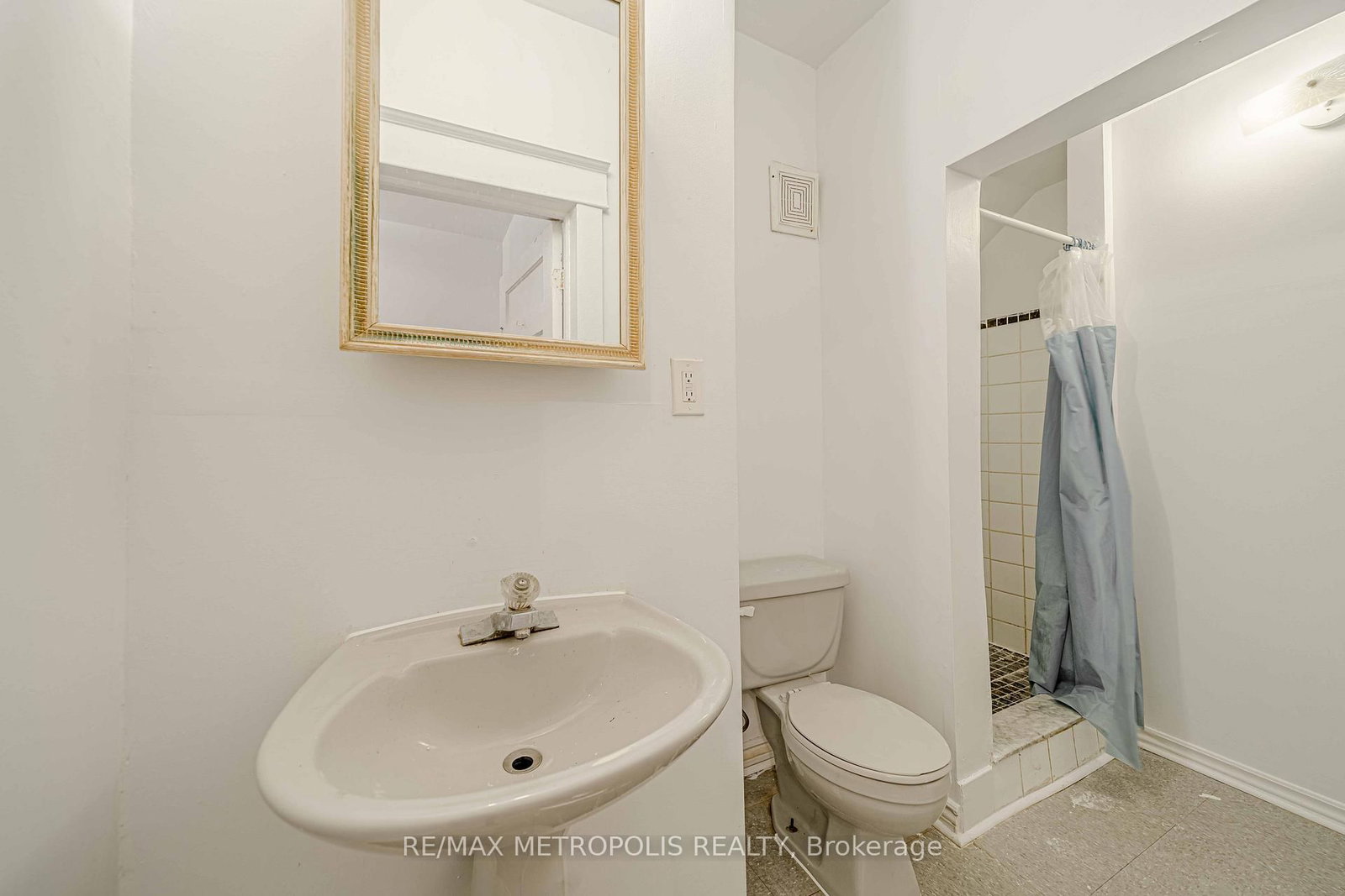 240 Division Street • Oshawa, ON photo 25