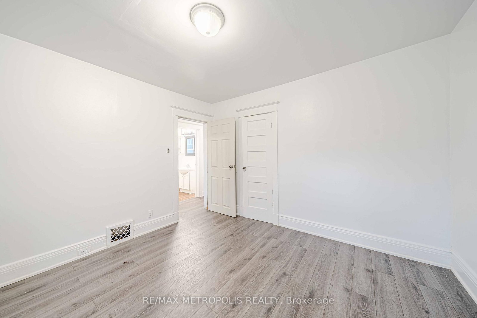 240 Division Street • Oshawa, ON photo 31