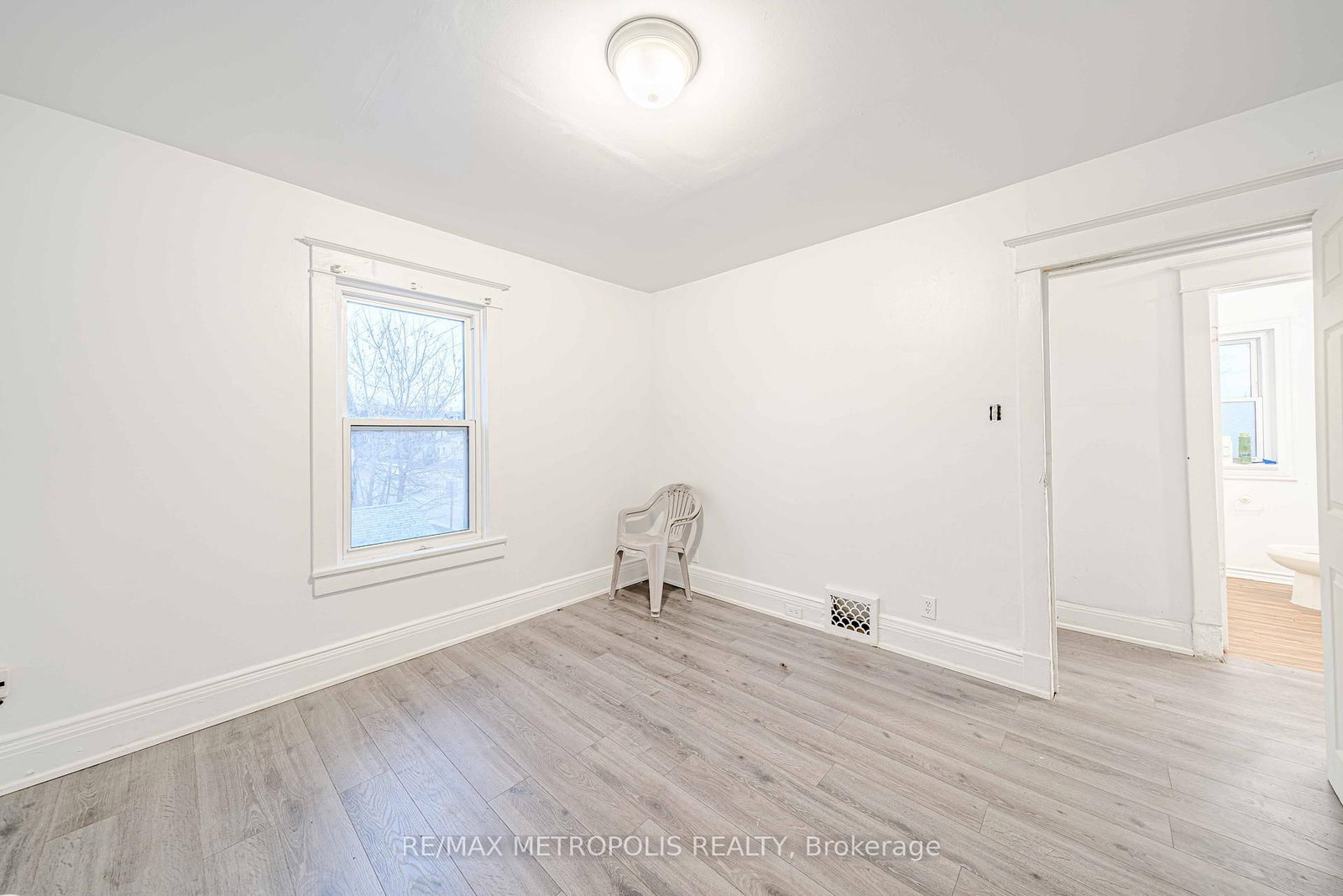 240 Division Street • Oshawa, ON photo 32