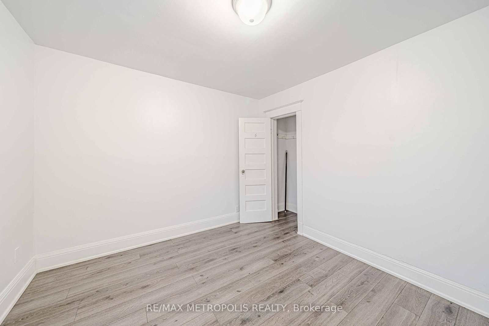 240 Division Street • Oshawa, ON photo 36