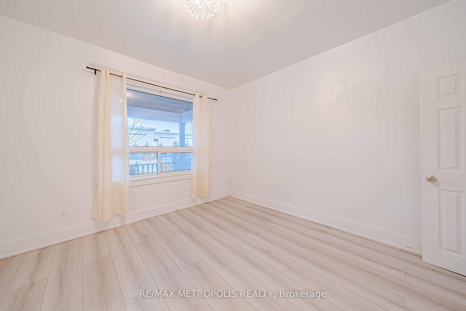 240 Division Street • Oshawa, ON photo 4