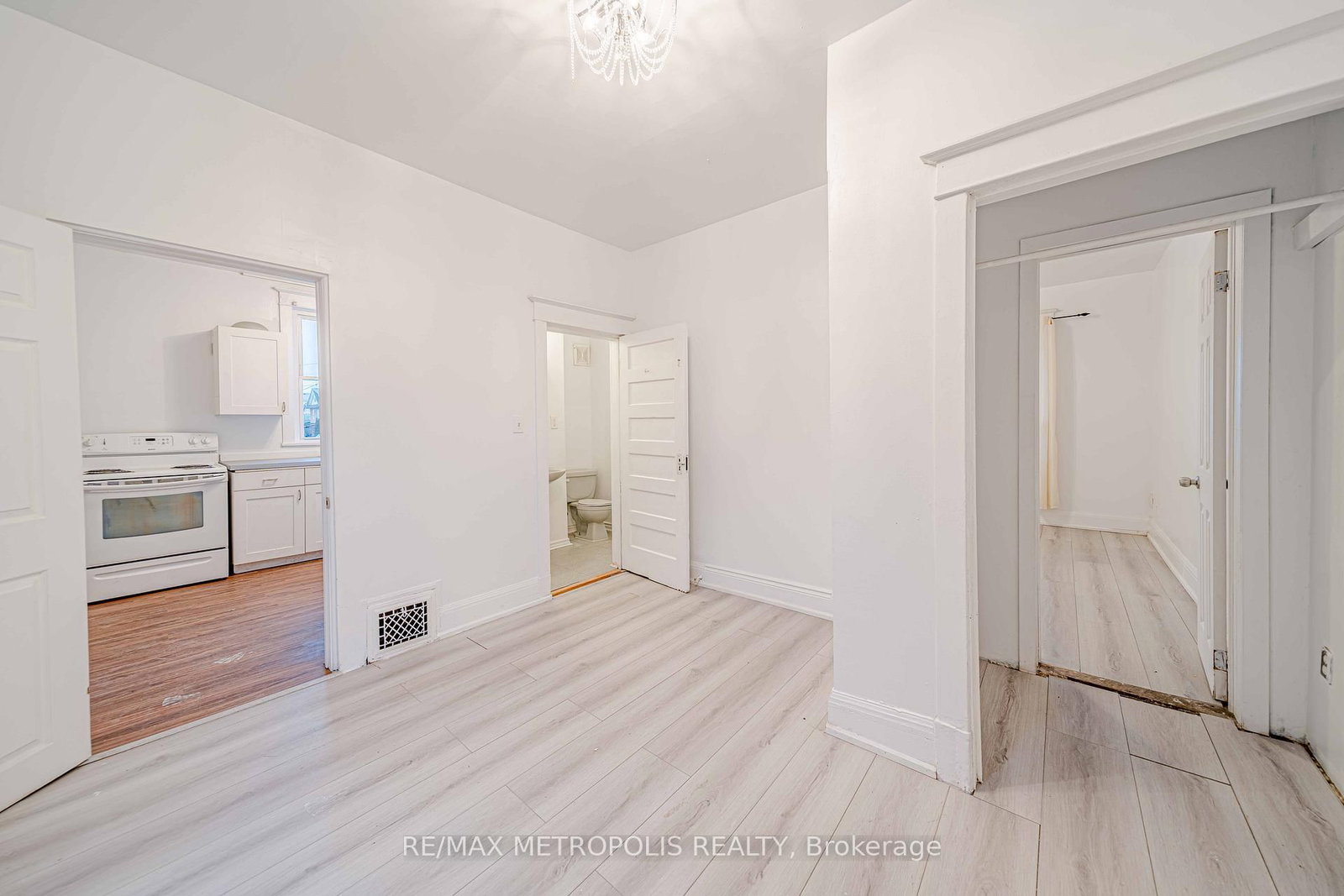 240 Division Street • Oshawa, ON photo 8
