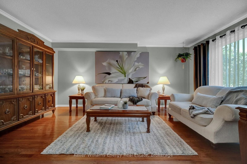 2 Murkar Crescent