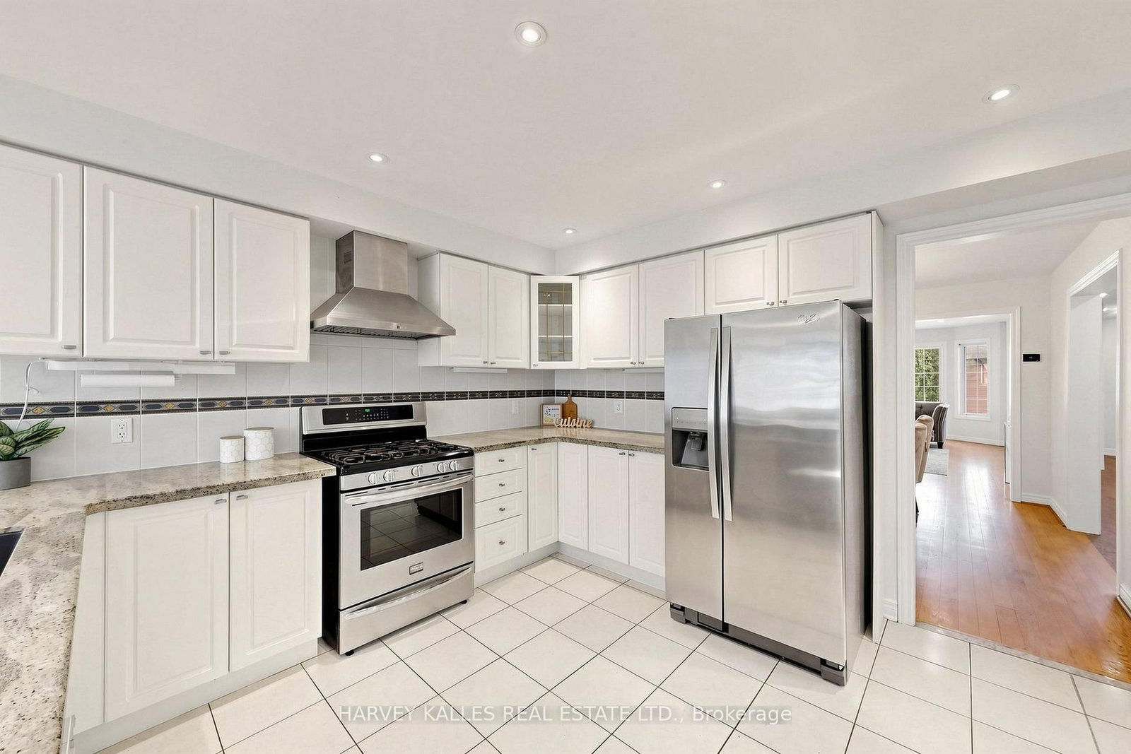 15 Woodville Avenue • Toronto, ON photo 12