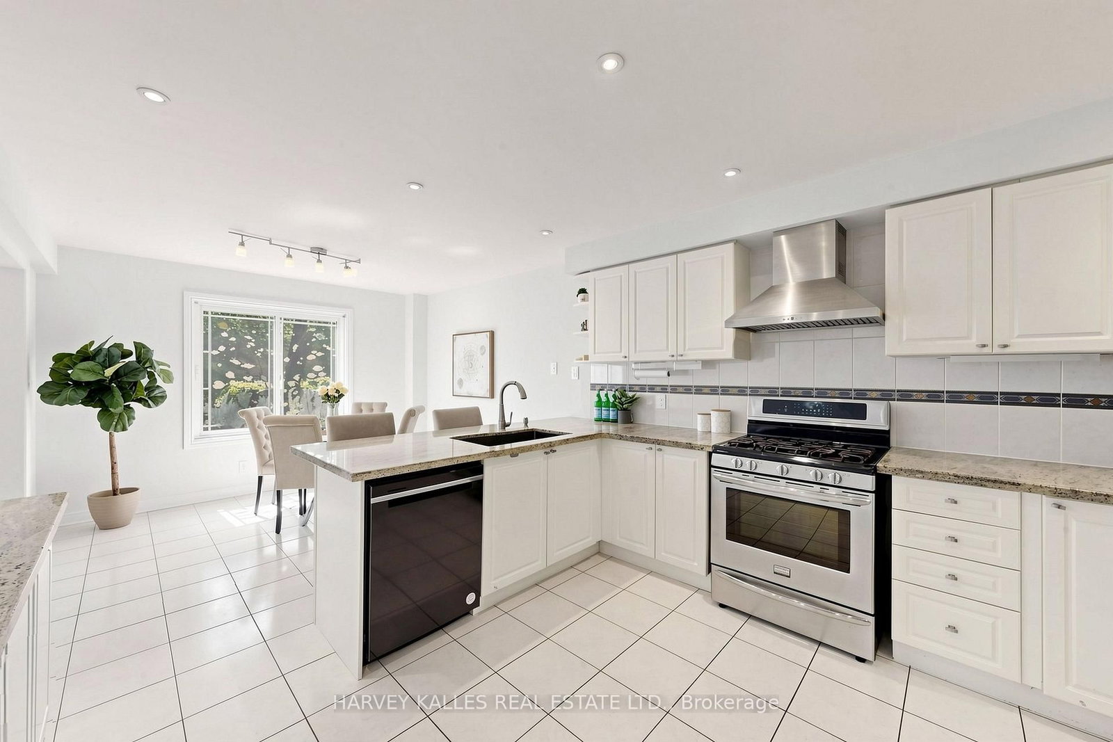 15 Woodville Avenue • Toronto, ON photo 13