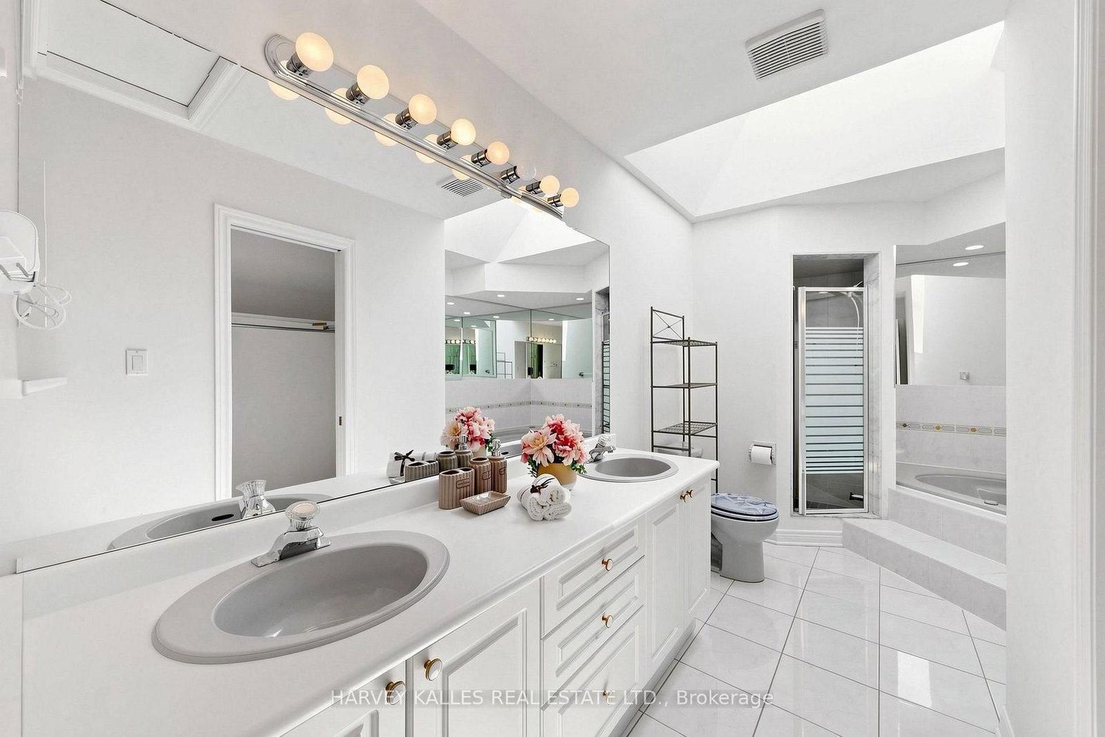 15 Woodville Avenue • Toronto, ON photo 20