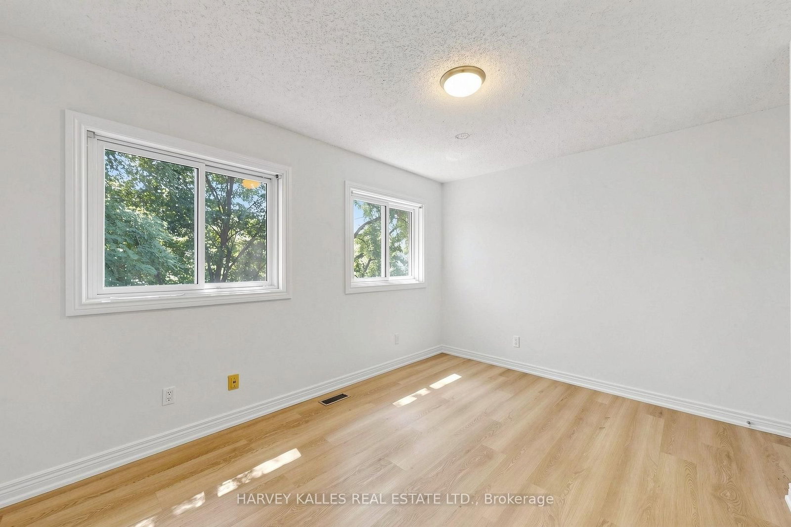 15 Woodville Avenue • Toronto, ON photo 25